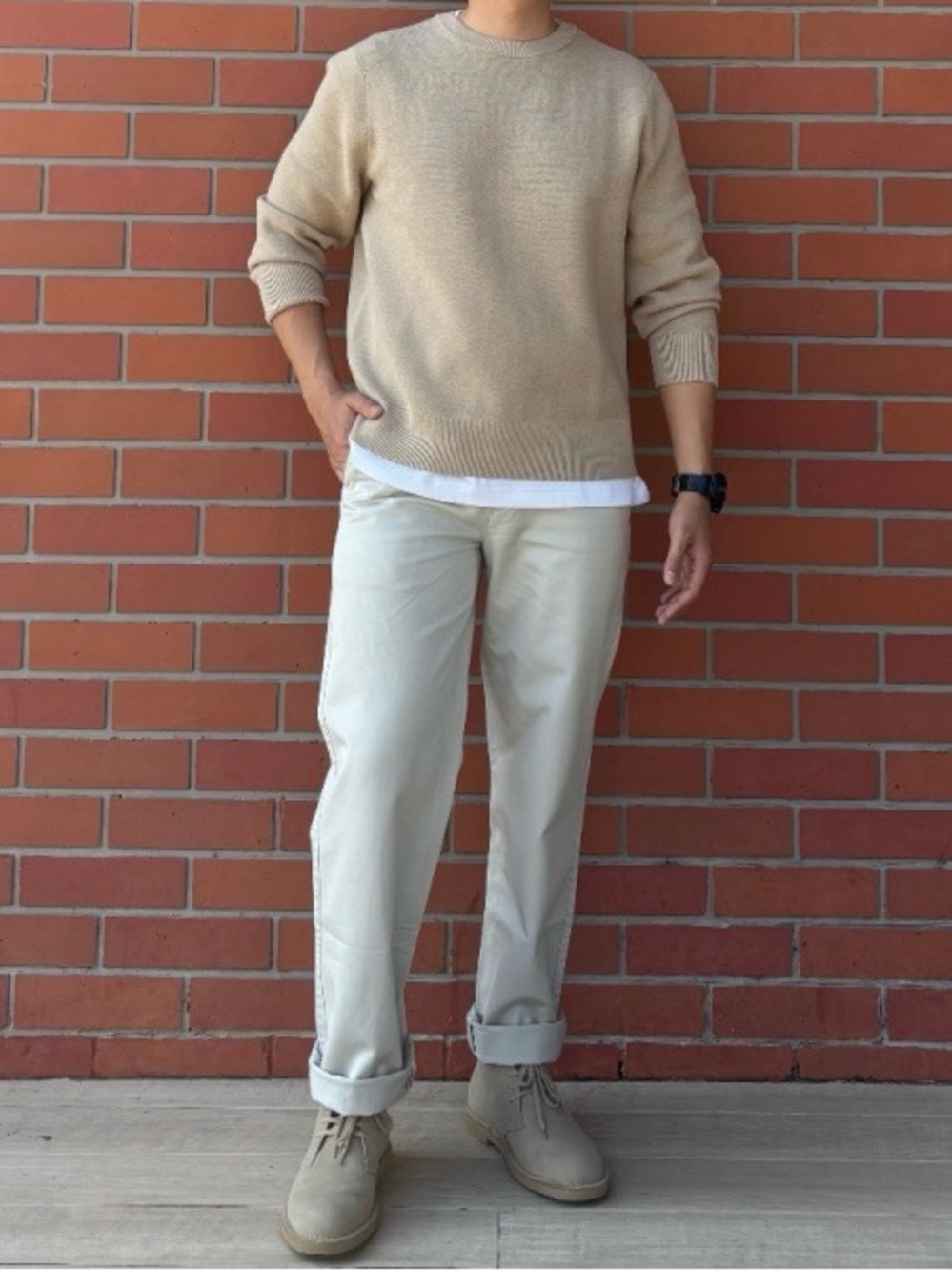 Uniqlo Men Crewneck Sweater in Light Beige